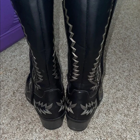 Torrid Black Embroidered Heeled Boots Knee high, wide calf - Picture 4 of 7